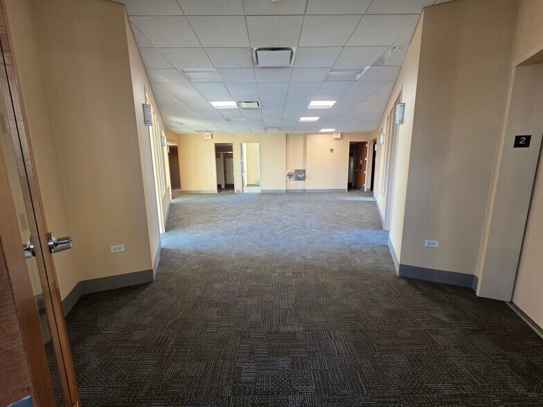 More Photos Of 1640 W Fullerton Ave, Chicago Bank For Lease