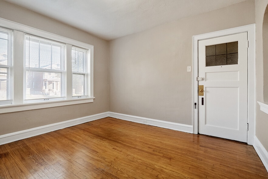 More Photos Of 4950 Winona Ave, Saint Louis Apartments For Sale