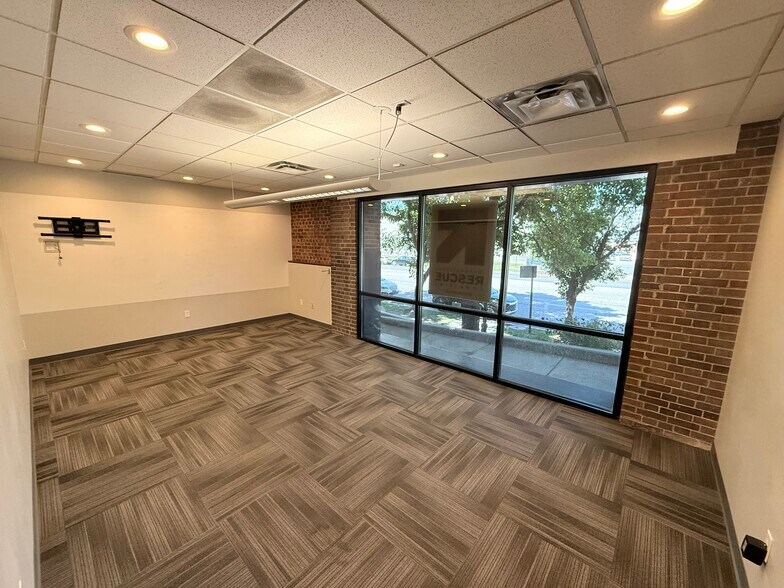 More Photos Of 221 S 400 W, Salt Lake City Freestanding For Lease