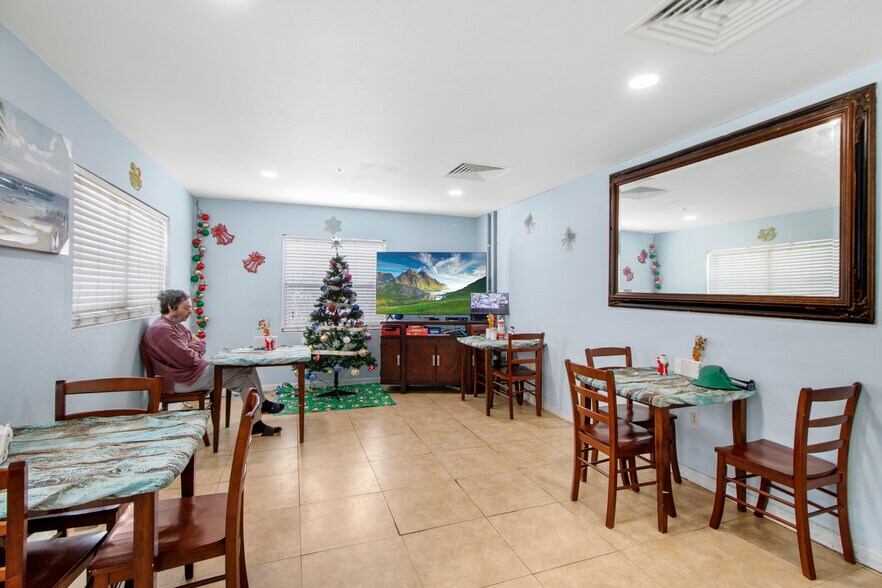 More Photos Of 820 15th St N, Saint Petersburg Assisted Living For Sale