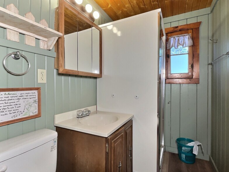 More Photos Of 8475 Hillcrest Ln, Saint Germain Hotel For Sale