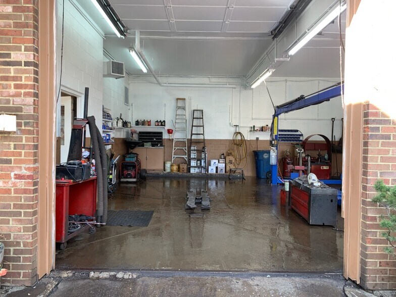More Photos Of 5703 Fleet Ave, Cleveland Auto Repair For Sale