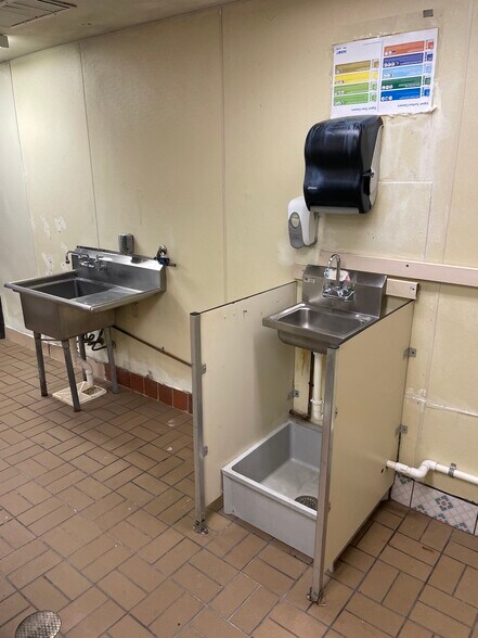 More Photos Of 4777 Mahoning Ave, Youngstown General Retail For Sale