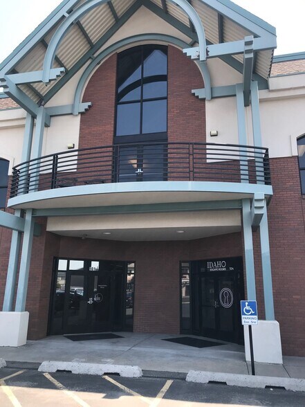 More Photos Of 3544 E 17th St, Ammon General Retail For Lease