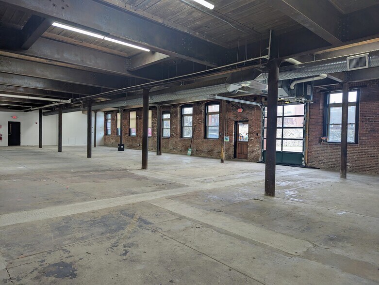 More Photos Of 102 Main St, Saco Light Manufacturing For Sale