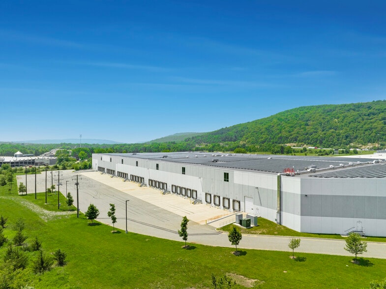 More Photos Of 100 Performance Dr, Mahwah Distribution For Lease