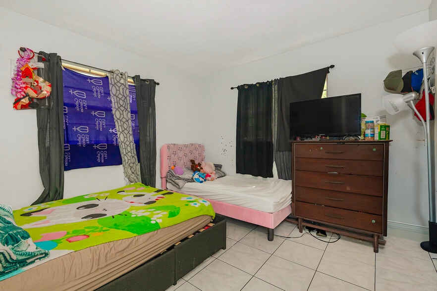 More Photos Of 1911-1915 SW 4th Ave, Fort Lauderdale Apartments For Sale