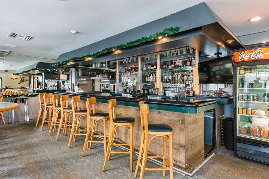 More Photos Of 3011 Ogden Ave, Lisle Restaurant For Sale