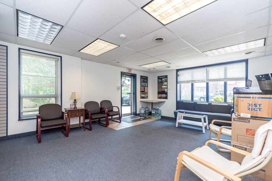 More Photos Of 1454 Bethlehem Pike, North Wales Storefront Retail Office For Lease