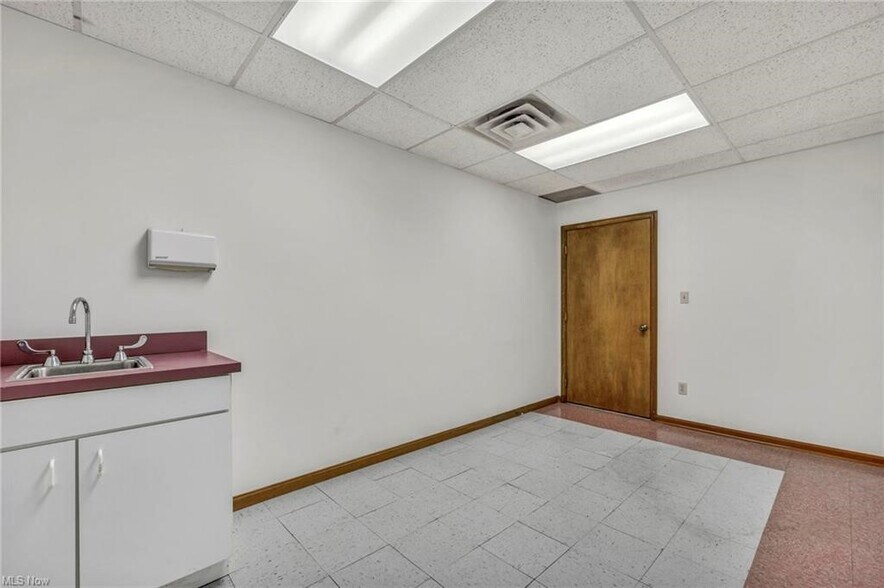 More Photos Of 33398 Walker Rd, Avon Lake Office For Sale