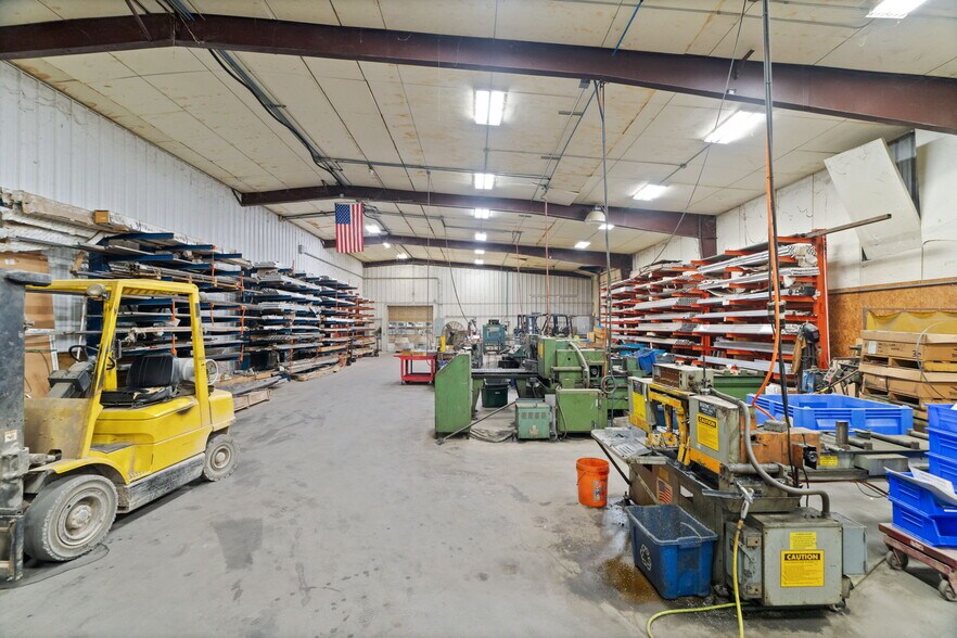 More Photos Of 9450 RR 2243, Leander Light Distribution For Sale