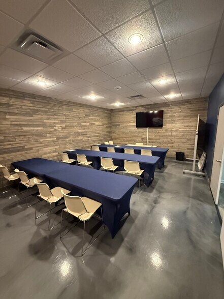 More Photos Of 70-78 Westpark Rd, Dayton Flex For Lease