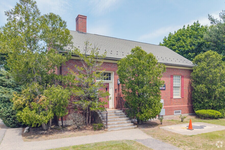 More Photos Of 51 Chestnut St, Duxbury Office For Sale