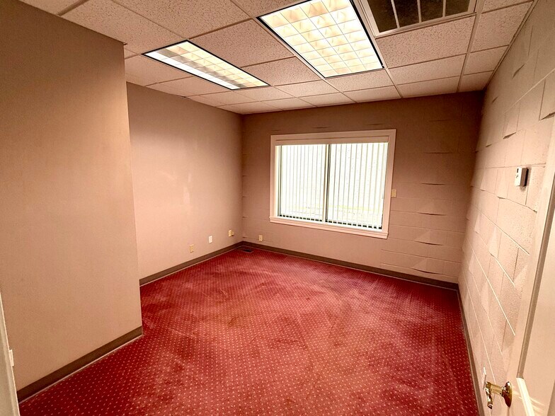 More Photos Of 108 S Main St, Madisonville Office Residential For Sale