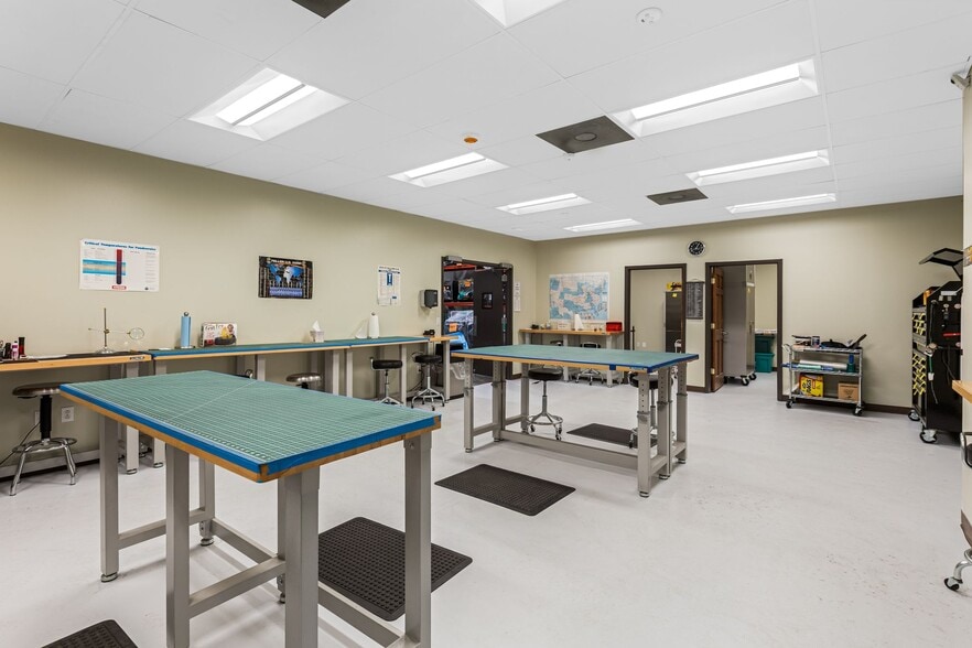 More Photos Of 533 Myatt Dr, Madison Showroom For Sale