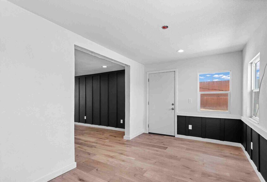 More Photos Of 427 S 31st Ave, Phoenix Service For Lease