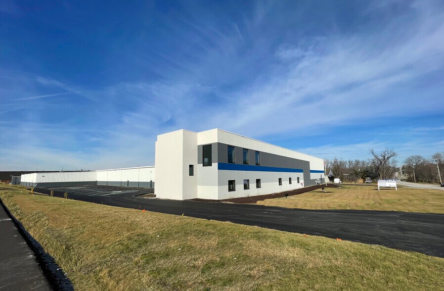 More Photos Of 5010-A Hudson Dr, Stow Warehouse For Lease