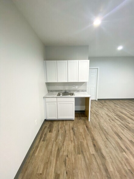 More Photos Of 16753 Donwick Dr, Conroe Warehouse For Lease