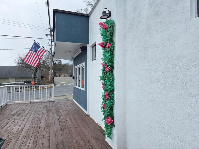 More Photos Of 10 McGillis Ave, Lake George Restaurant For Sale