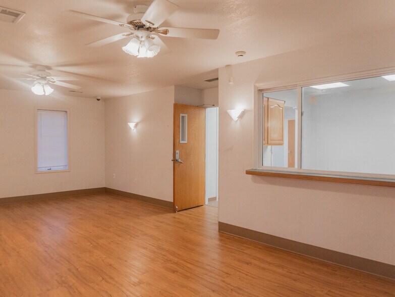 More Photos Of 1604 2nd Ave, Council Bluffs Office For Sale