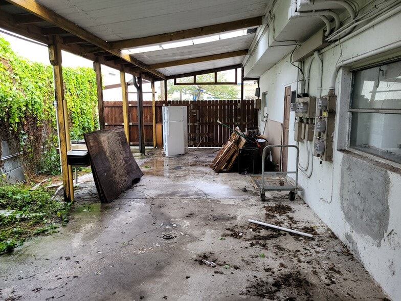 More Photos Of 2400 25th St N, Saint Petersburg Office For Sale