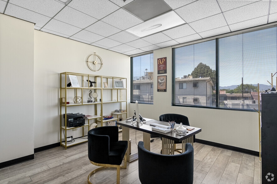 More Photos Of 14925-14945 Ventura Blvd, Sherman Oaks Office For Lease