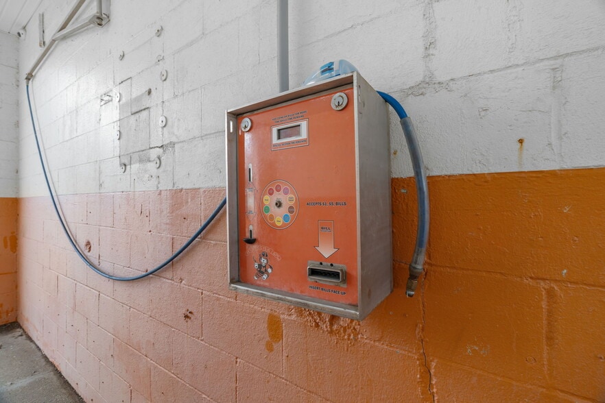 More Photos Of 1620 Keuper Blvd NE, Massillon Carwash For Sale