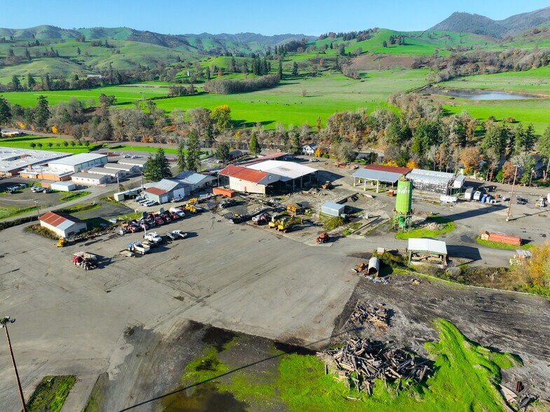 More Photos Of 1577 Glide Loop Dr, Glide Industrial For Sale