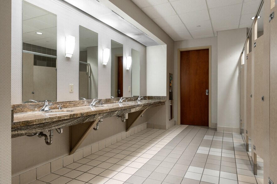 More Photos Of 4801 Olympia Park Plz, Louisville Office For Sale