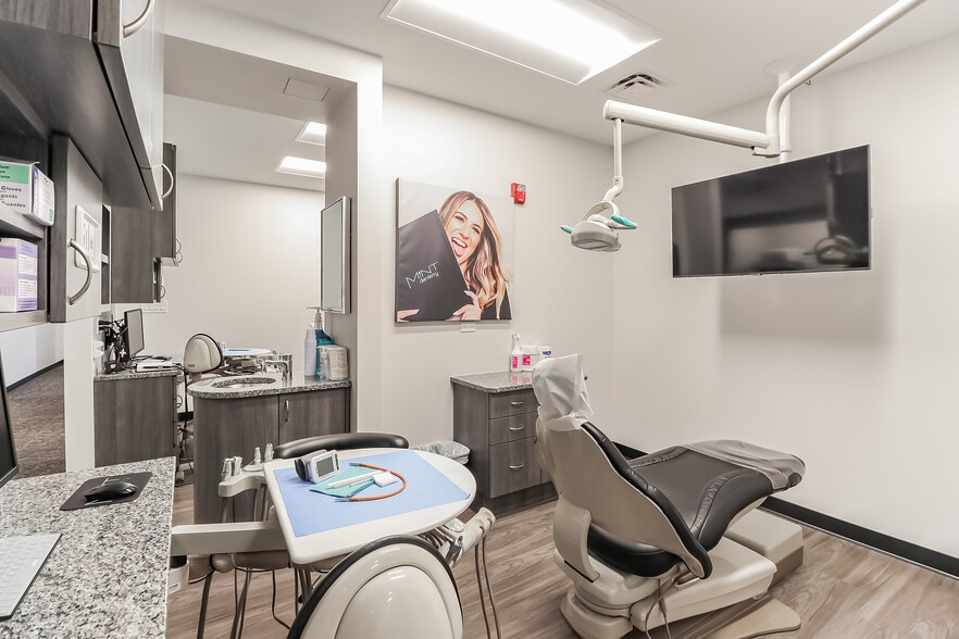 More Photos Of 2626 Washington St, Waukegan Medical For Sale