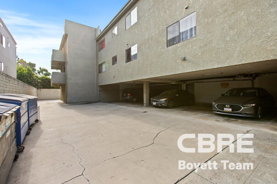 More Photos Of 6590 Hazeltine Ave, Van Nuys Apartments For Sale