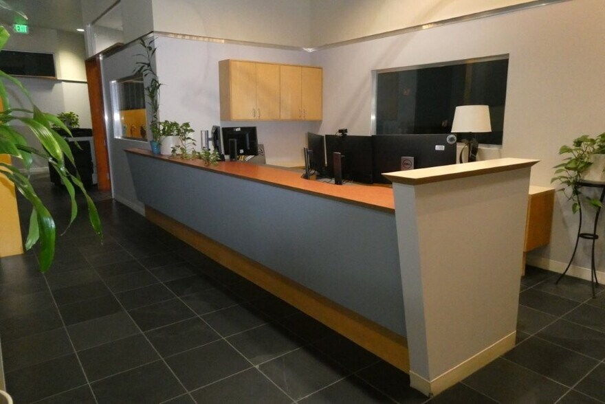 More Photos Of 6100-6120 San Fernando Rd, Glendale Office For Sale