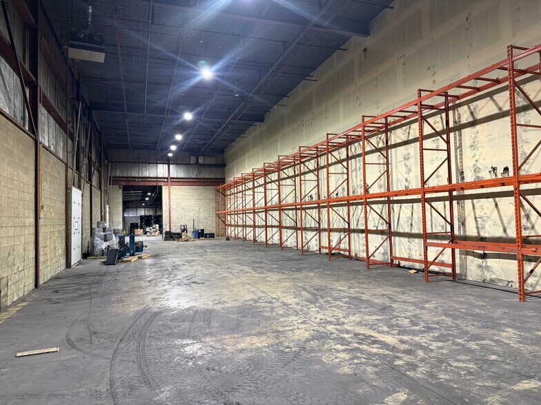 More Photos Of 7307 40th St SE, Calgary Warehouse For Lease