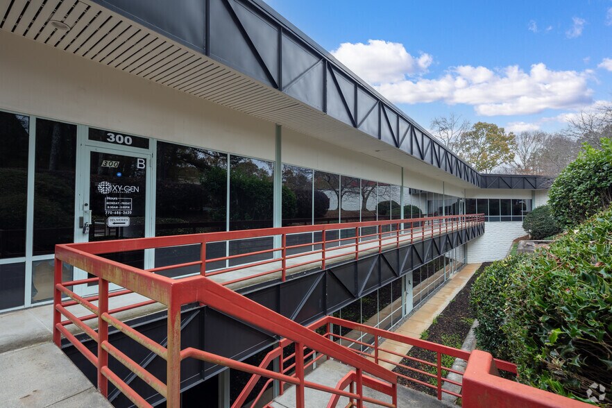 More Photos Of 303 Research Dr, Peachtree Corners Research And Development For Lease