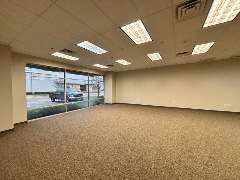 More Photos Of 15330 Vantage Pky W, Houston Unknown For Lease