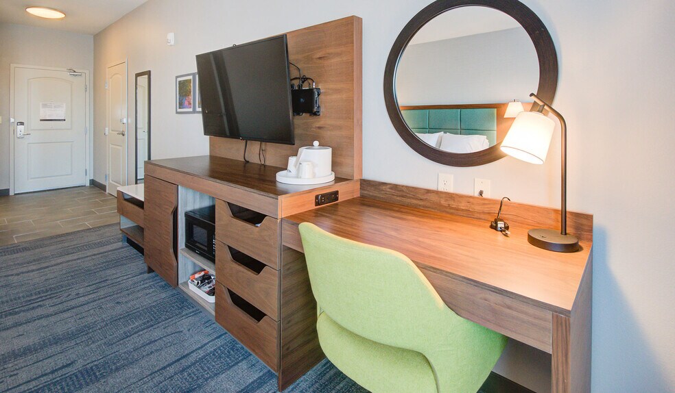 More Photos Of 4617 7th St, Bay City Hotel For Sale