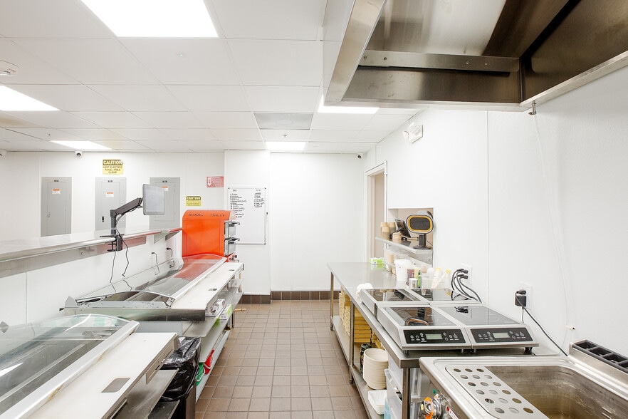 More Photos Of 7903 NW 36th St, Doral Storefront For Lease