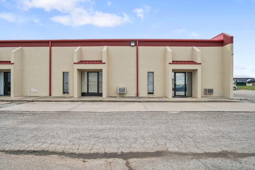 More Photos Of 3557 National Dr, Norman Warehouse For Lease