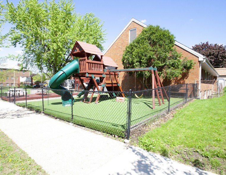 More Photos Of 1901 Ford Pkwy, Saint Paul Schools For Lease