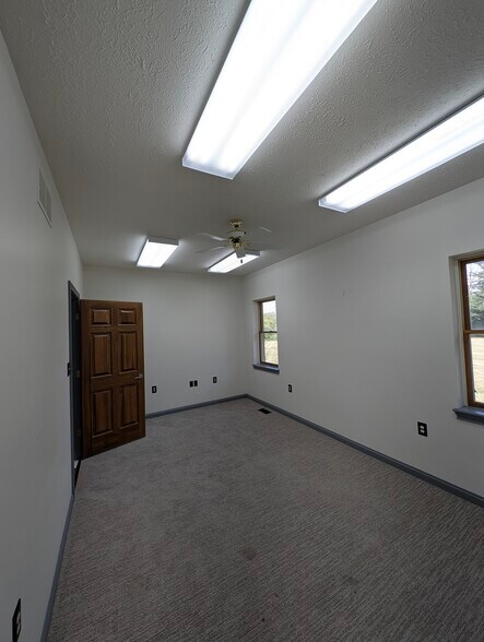 More Photos Of 6051 S Indianapolis Rd, Whitestown Office For Lease