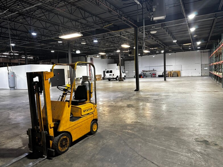 More Photos Of 181-191 Remington Blvd, Ronkonkoma Warehouse For Sale
