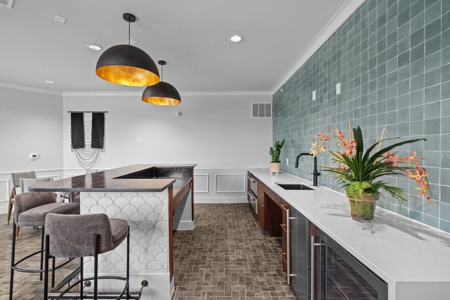 More Photos Of 760 Airport Blvd, Austin Apartments For Lease