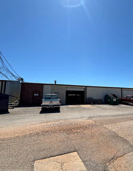 More Photos Of 422 S 40th St, Springdale Unknown For Lease