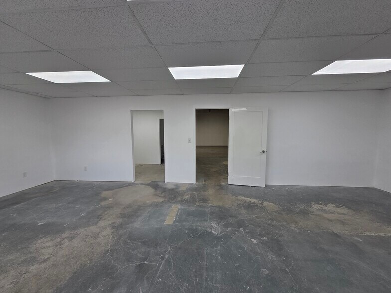 More Photos Of 3359-3399 Hawthorne Ave NE, Salem Warehouse For Lease