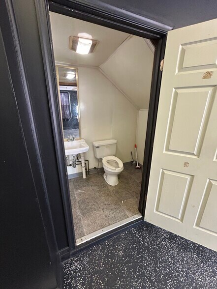 More Photos Of 143 E Antietam St, Hagerstown Office For Lease