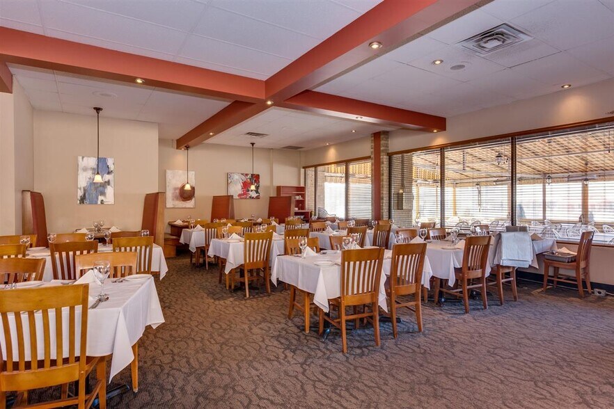 More Photos Of 220-222 Boul du Curé-Labelle, Ste-Thérèse General Retail For Sale