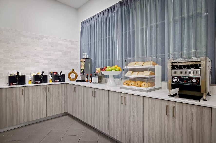 More Photos Of 8730 NW 27th St, Miami Hotel For Sale