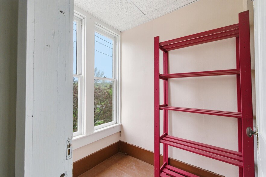 More Photos Of 198 N Main St, Salem Storefront Retail Residential For Sale
