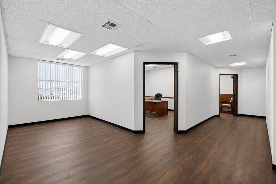 More Photos Of 19651 Nordhoff Way, Northridge Flex For Lease
