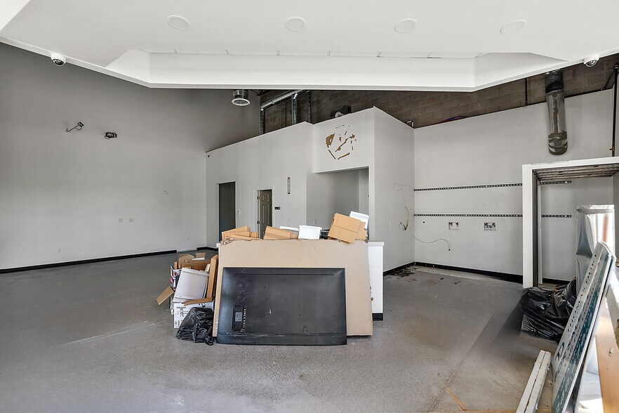 More Photos Of 311 W University Dr, Rochester Freestanding For Lease